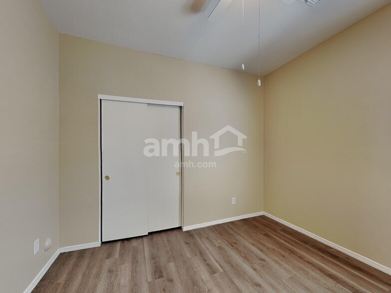 Building Photo - 9376 N Grasshopper Dr