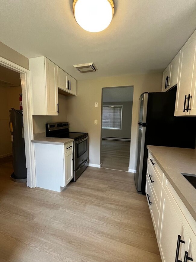Building Photo - Fully Renovated 2 BD and 1 BA w/ detached ...