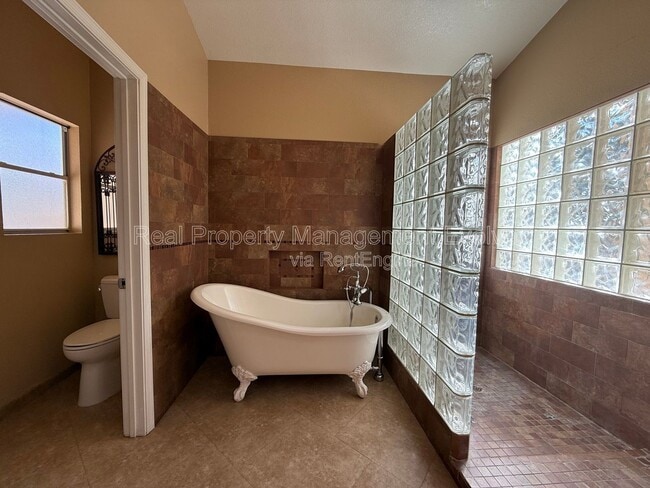 Building Photo - 11003 W Laurelwood Ln