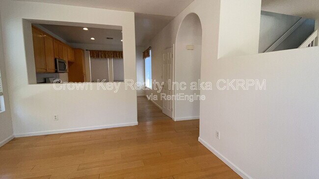 Building Photo - 435 Centre Ct Dr