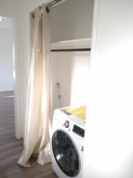 Building Photo - 2092 Yale St