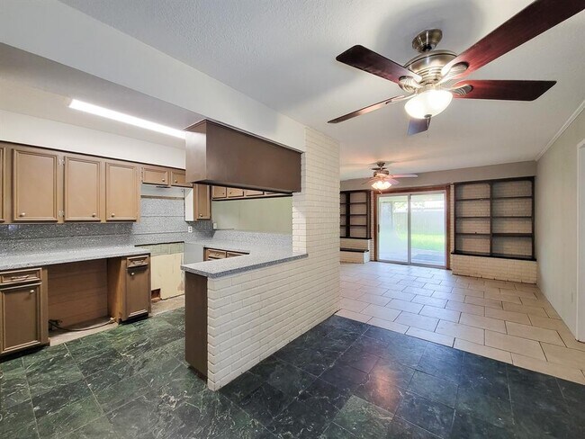 Building Photo - 1703 Raintree Dr