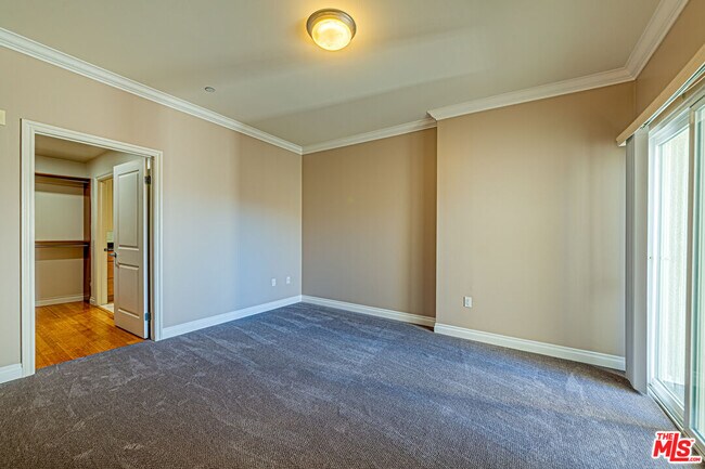 Building Photo - 3061 W 12th Pl