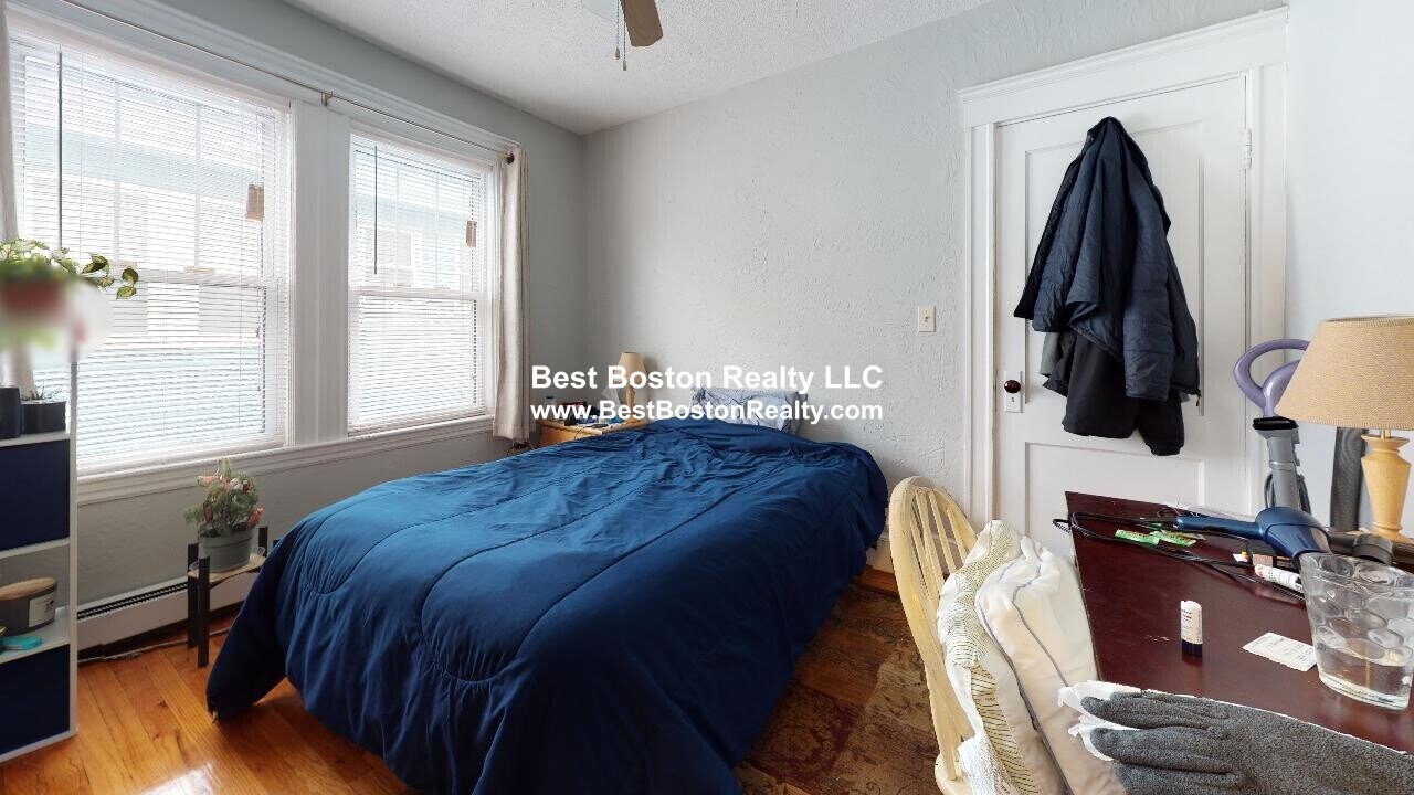 Building Photo - 38 Sterling St