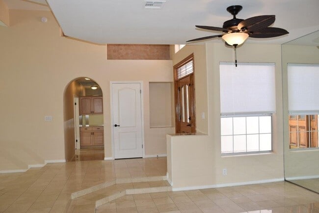 Building Photo - Gorgeous 4 bedroom single story home with ...
