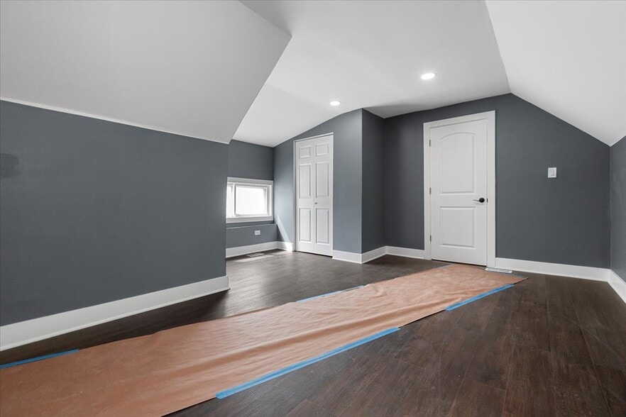 Building Photo - 2108 S Homan Ave