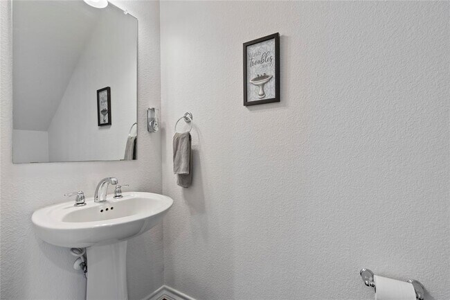 Building Photo - 3007 Salvidar Bend