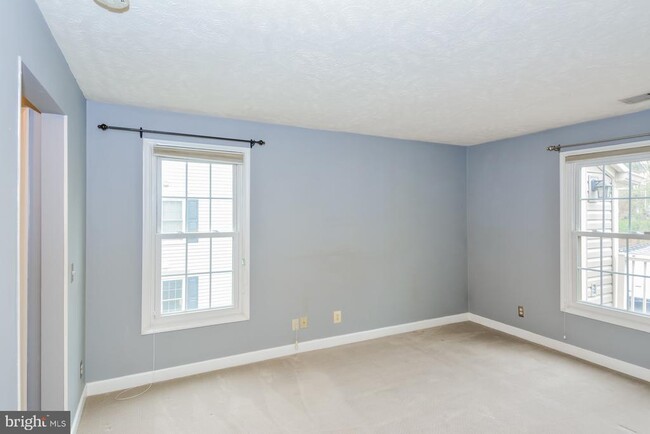 Building Photo - 12010 Ridge Knoll Dr