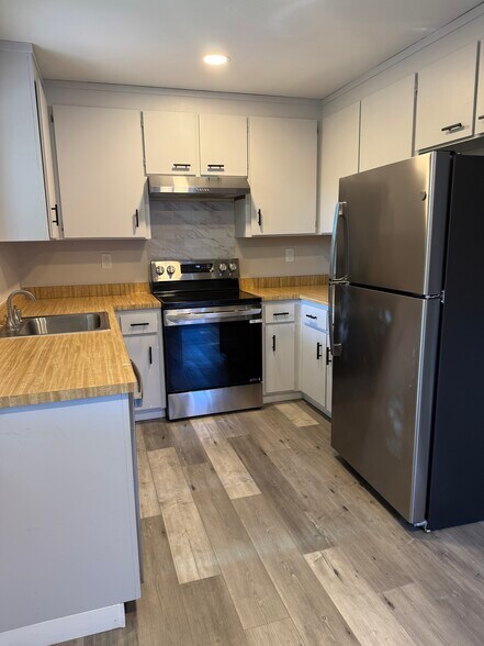 Kitchen - 5181 Oxbow Ct