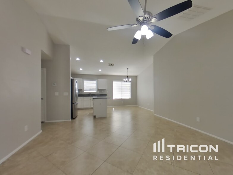 Building Photo - 40179 W Thornberry Ln