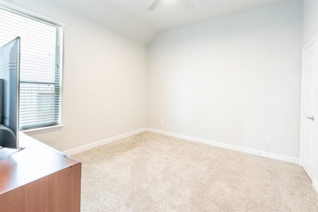 Building Photo - 1720 Daylight Lk Dr