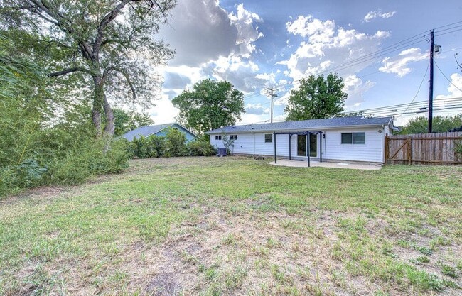 Building Photo - 5407 Manor Rd