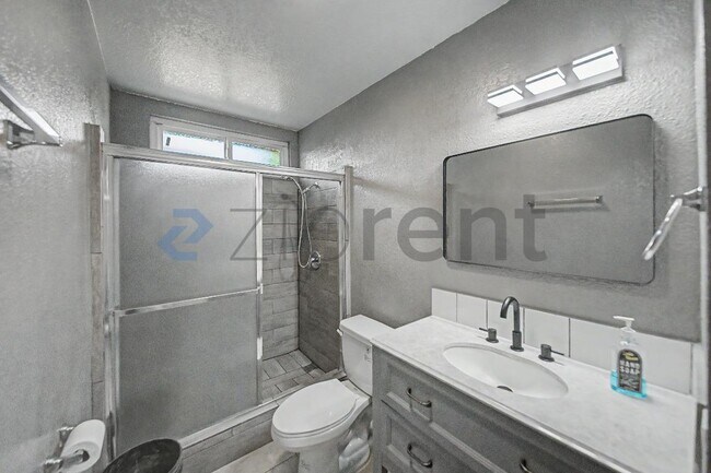 Building Photo - 18154 Hackberry St