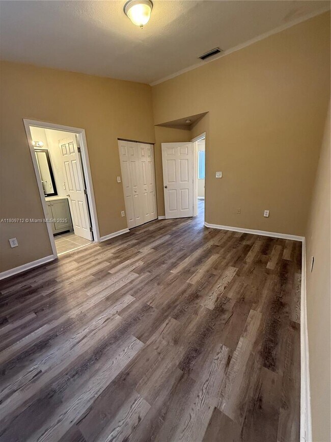Building Photo - 3208 San Remo Cir
