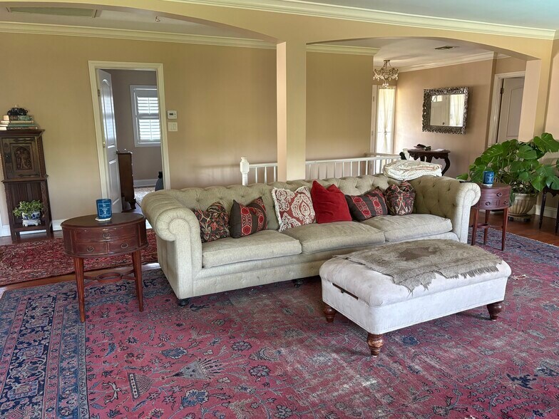 Building Photo - 5327 Valley Ridge Ave