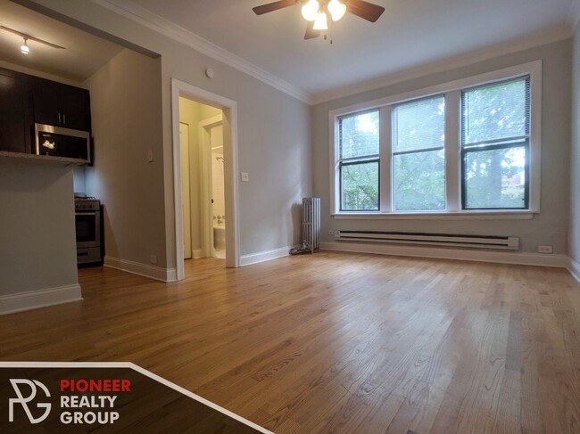 Building Photo - 4616 N Paulina St