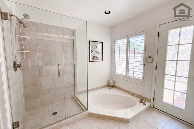 Building Photo - 3Bed/2Bath Furnished Home w/Stunning Backyard! Ready for Immediate Move-In! – POOL!