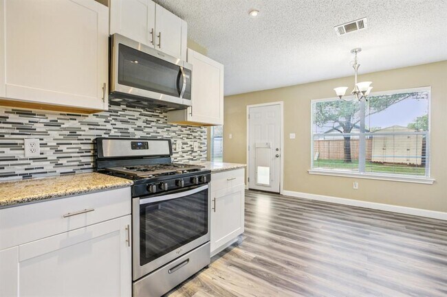 Building Photo - 1605 Lantern Light Dr
