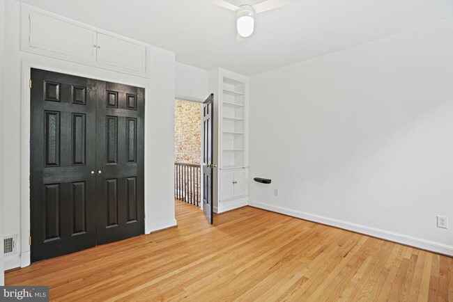 Building Photo - 830 New Hampshire Ave NW