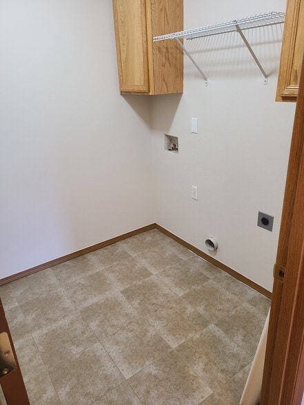 Laundry W/D Hookups - 246 163rd St S