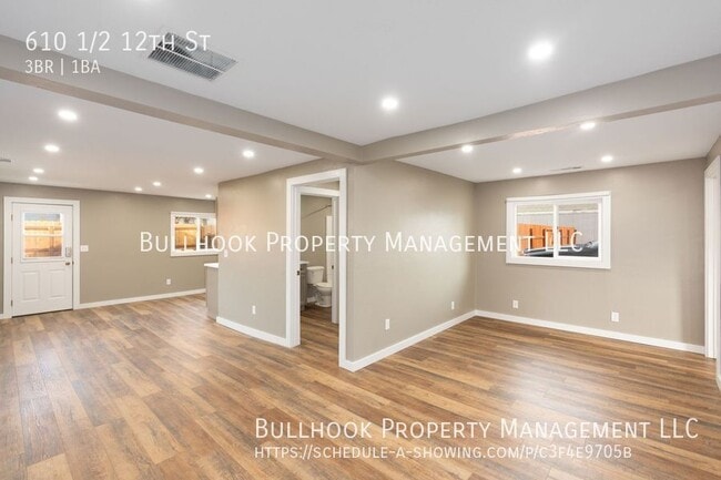 Building Photo - 610 1/2 12th St-