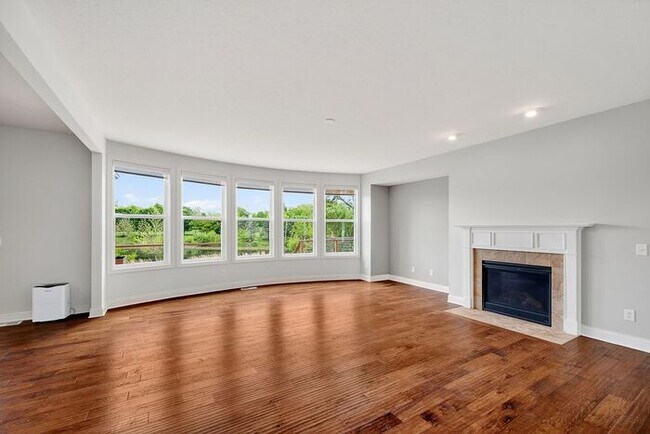 Building Photo - Modern Luxury with Waterfront Views in West Carmel