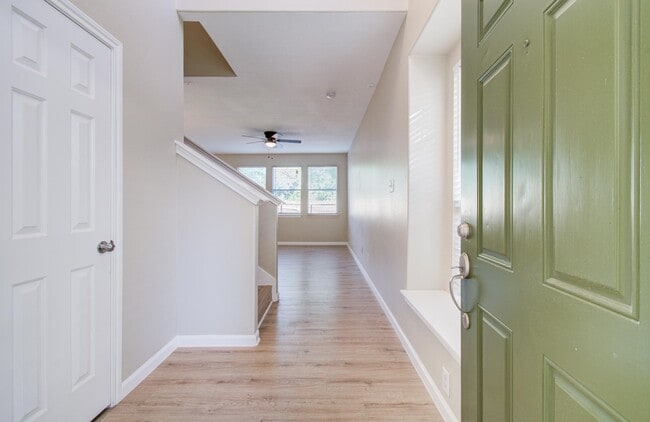 Building Photo - 17230 Oakwood Chase Dr