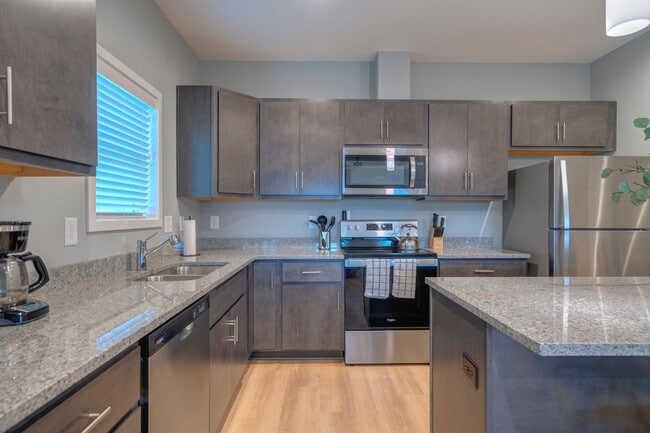 Building Photo - The Summit Townhome Community In Blacksburg