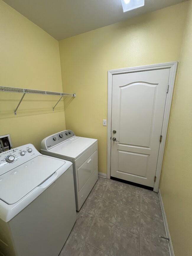 Building Photo - 42912 Beamer Ct