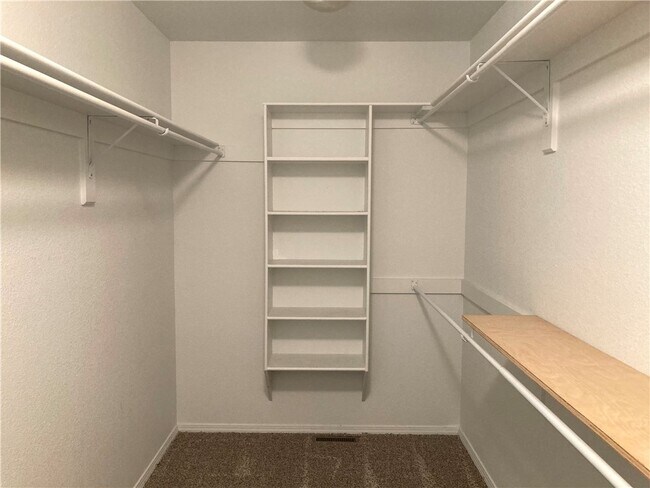 Building Photo - 2 Bacton Ln