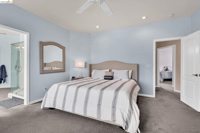 Building Photo - 5640 Edgeview Dr
