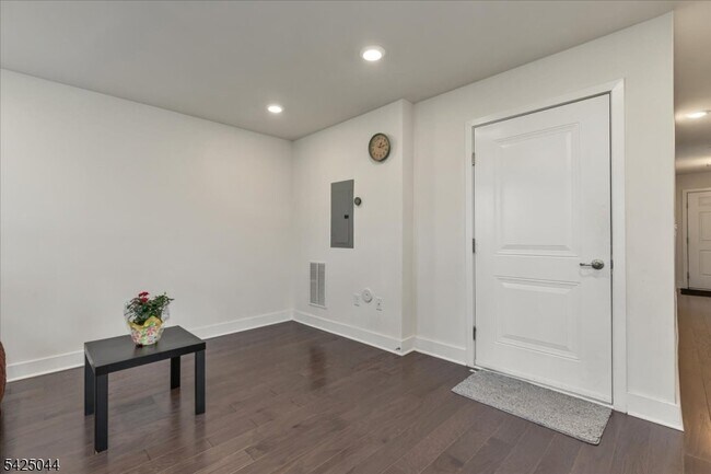 Building Photo - 309 Saratoga Ct