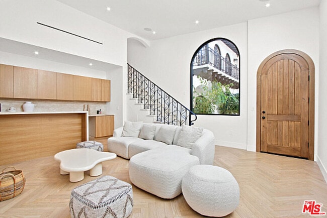 Building Photo - 9451 Sunset Blvd