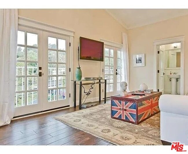 Building Photo - 580 N Kenter Ave