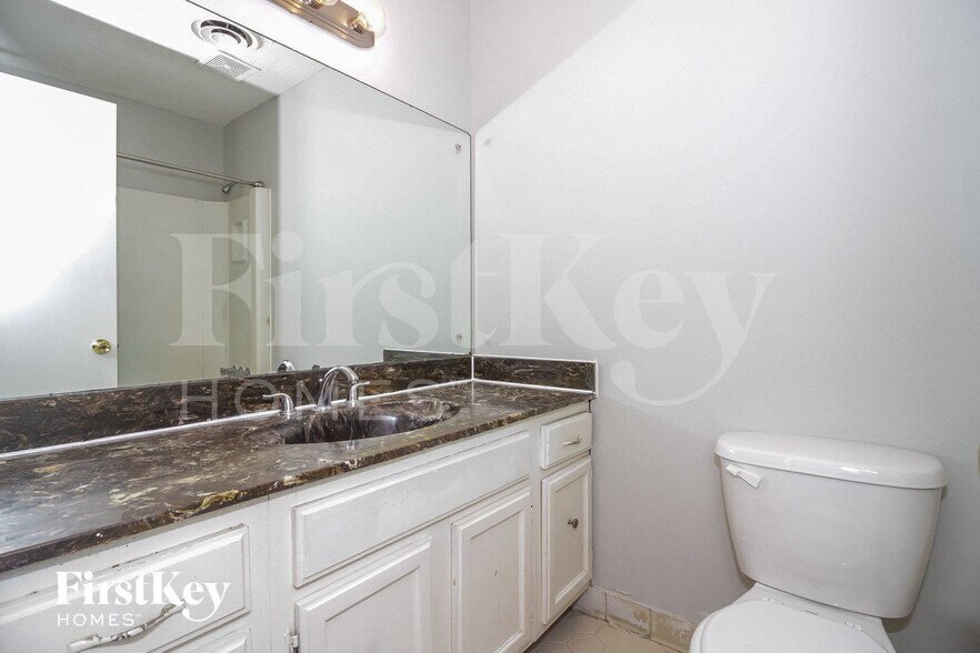 Building Photo - 4100 Lacewood Dr