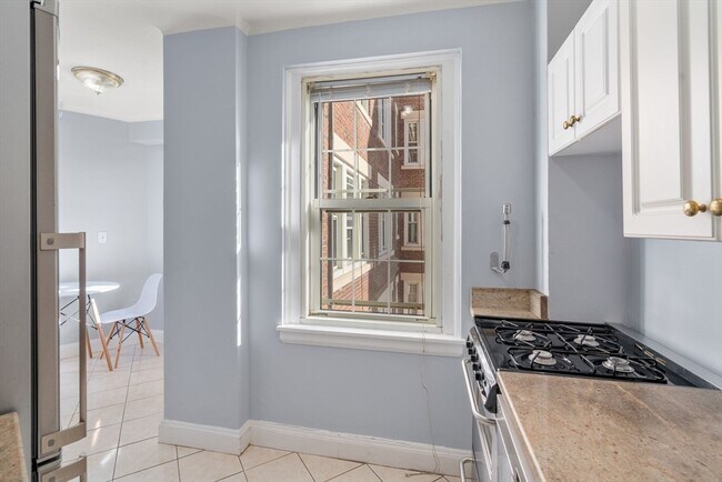 Building Photo - 1450-1454-1454 Beacon St