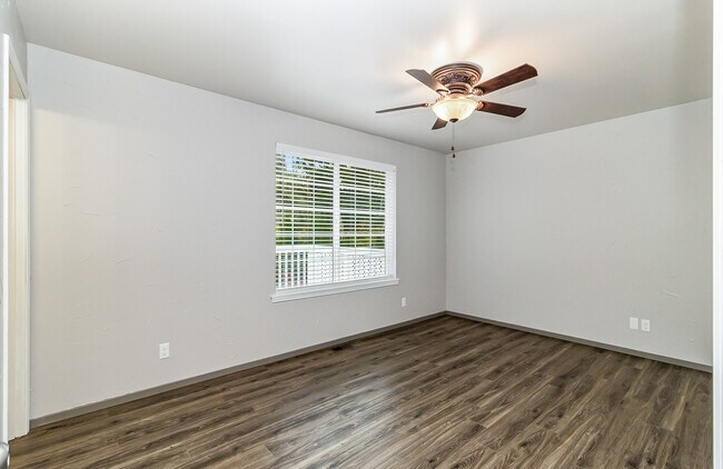 Building Photo - 2132 87th Ave SE