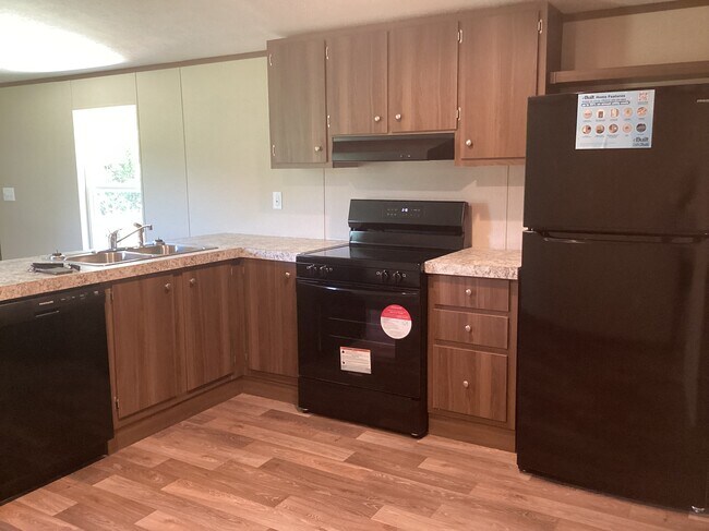 Building Photo - 596 Seaside Rd