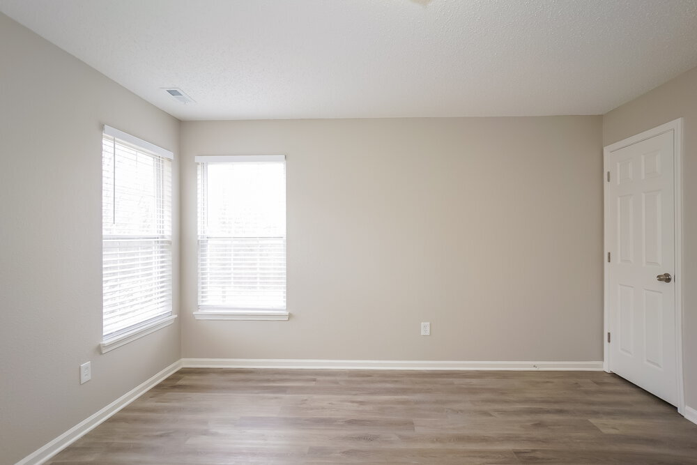 Building Photo - 9217 Dry Creek Dr