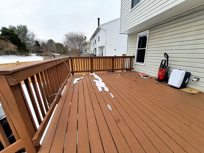 Building Photo - Spacious 3BR/2.5BA End-Unit TH in Windsor Mill + Move-In Special!