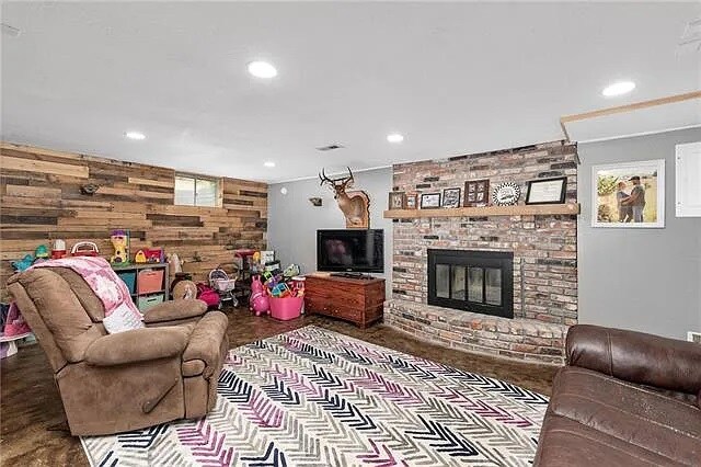 Basement - 919 NE 112th Ter