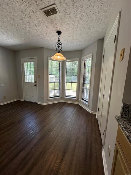 Building Photo - 7204 Brampton Ln