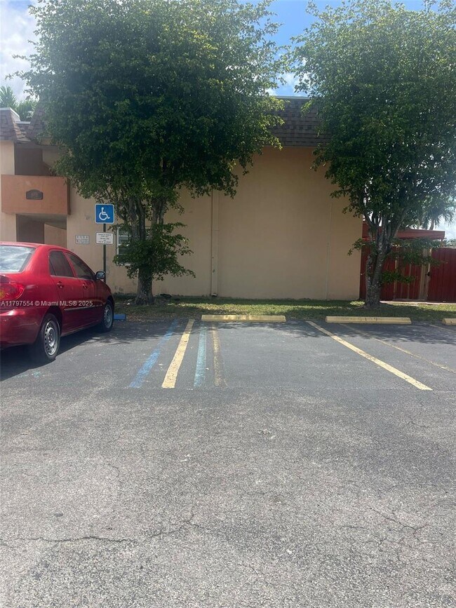 Building Photo - 870 SW 129th Pl