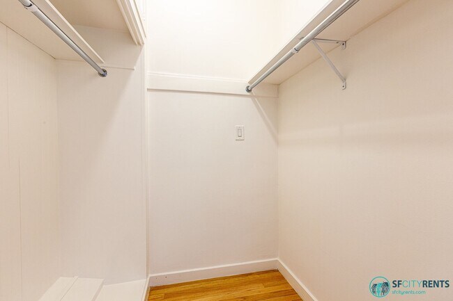 Building Photo - Russian Hill: Remodeled 3rd Floor Art Deco...
