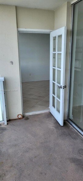 Building Photo - 1301 NE Miami Gardens Dr