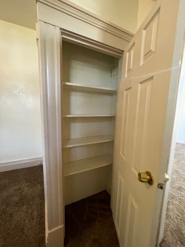 Building Photo - 207 Midway Ave