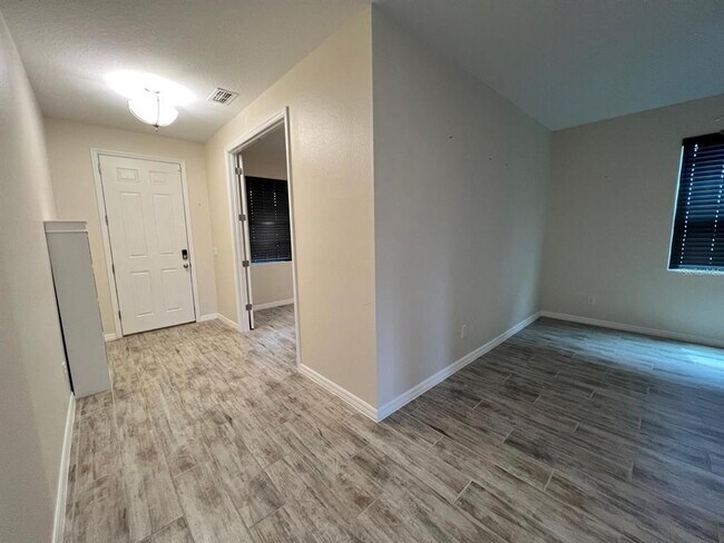 Building Photo - 700 Split Hoof Dr