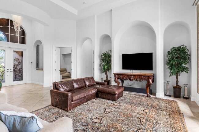 Building Photo - 3381 Lago De Talavera