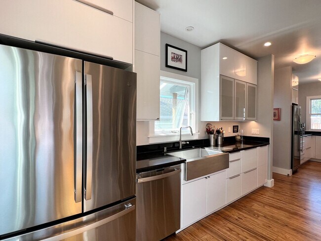 Building Photo - Fully Furnished Modern Home in the Desirable Alphabet Streets