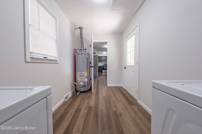 Building Photo - 309 E 6th St